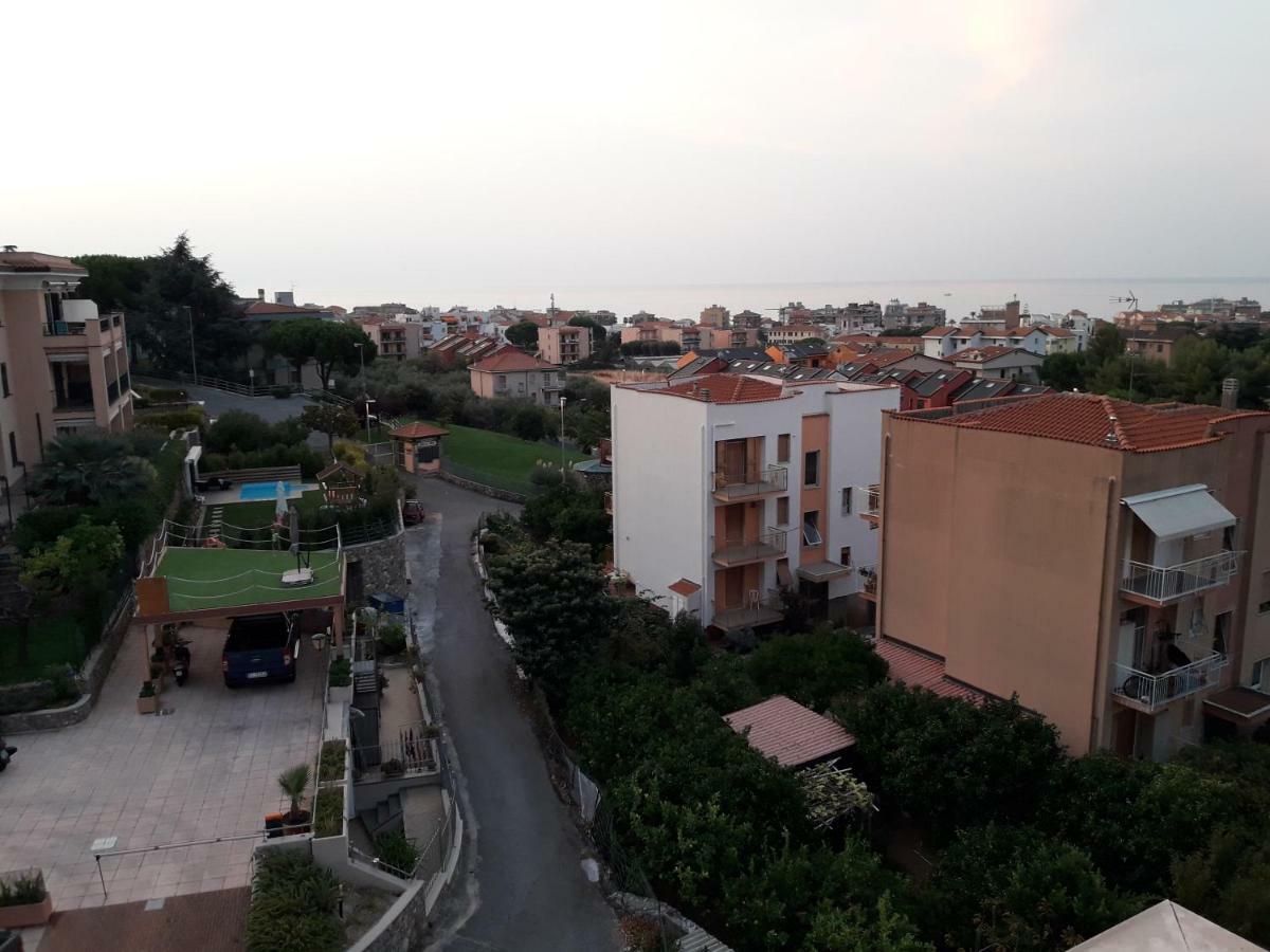 Apartment Aurora & Nicole Ideal Per Biker Con Terazza Vista Mare Parcheggio E Wi-Fi Gratuiti П'єтра-Лігуре Екстер'єр фото